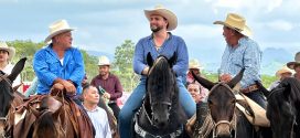 Luis Munguía celebra junto a familias Las Paseadas de Las Palmas