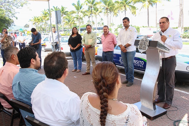 Entrega de vehiculos oficiales a dependencias (1)