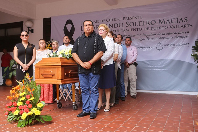 Homenaje póstumo-Dr Armando Soltero (1)