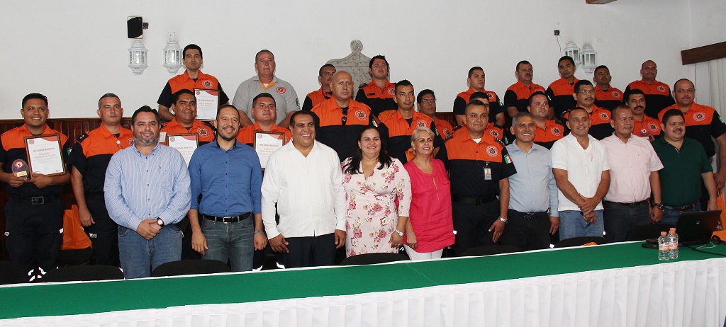 Entrega reconocimientos rescatistas Grupo USAR (1)