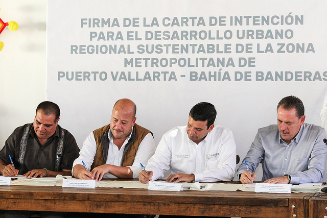 31970127957_e8b8b6722e_z