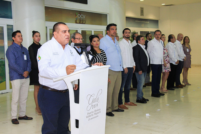 32121787147_a34a0a3779_z