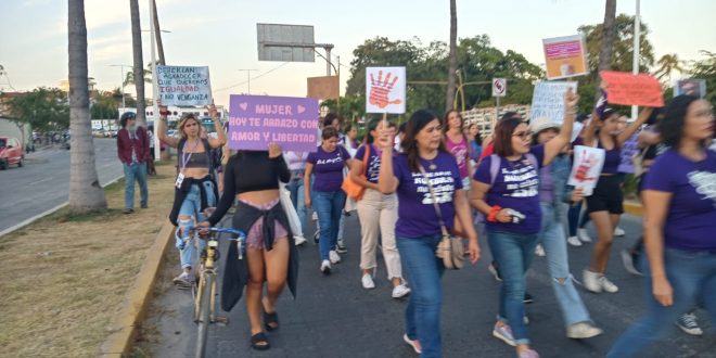 Marchan Mujeres por el Día Internacional de Eliminación de la Violencia ...