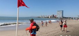 Oleaje Alto en Playas de PV, Impone Bandera Roja, de Restricción para su Uso: UEPCyB