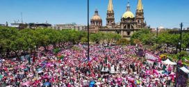 Casi Diez Mil Personas, Abarrotan Plaza Liberación de  Guadalajara, al Grito de “Democracia, Libertad, y Fuera Morena”