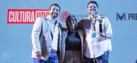Alcalde de PV entrega iguana de oro en el Festival Internacional de Cine