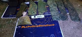 Policía Estatal asegura vehículo con ponchallantas y uniformes tipo militar en Ixtapa