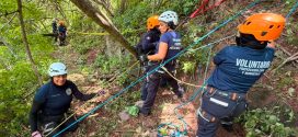Bomberas vallartenses se preparan para simposio internacional con curso de rescate vertical