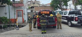 Bomberos sofocan incendio debajo del puente hacia el centro de la ciudad
